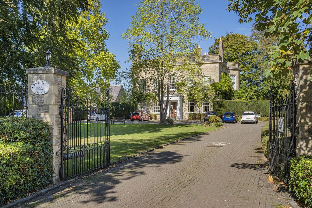 Property photo 1 of 41