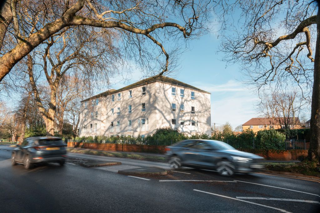 Property photo 2 of 16 Groundcamera_36.Jpg