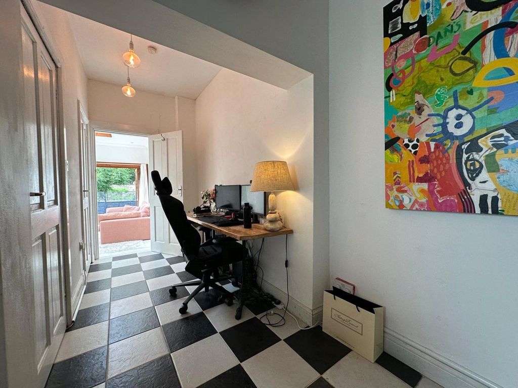 Property photo 2 of 11 Picture No. 18