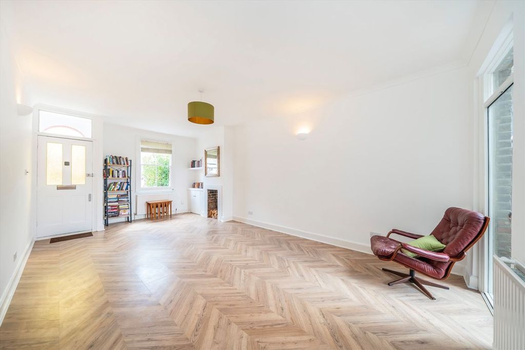 Property photo 2 of 8
