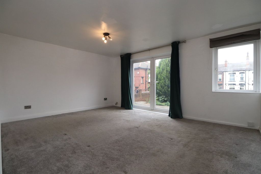 Property photo 3 of 9 Picture No. 20