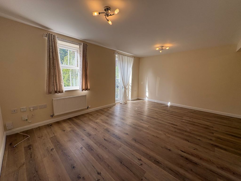 Property photo 2 of 12 Picture No. 10