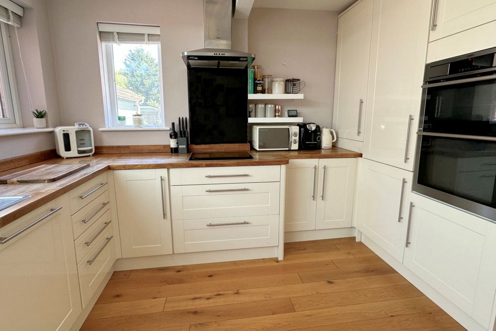 Property photo 3 of 25 Kitchen Area
