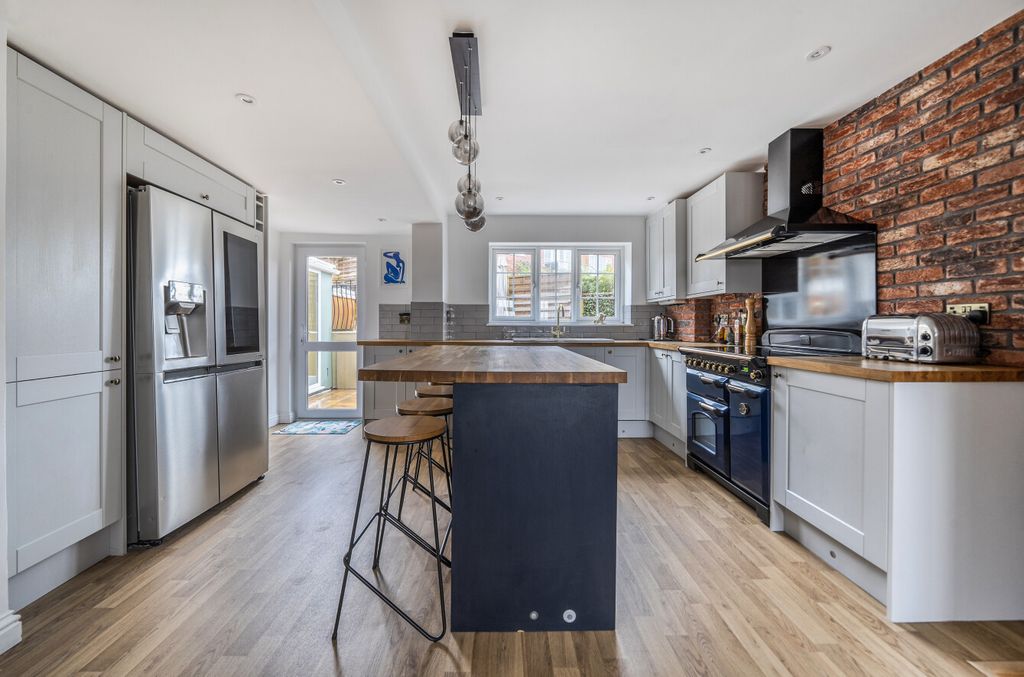 4 bed detached house for saleRiverside Avenue, Wallington, Fareham PO16