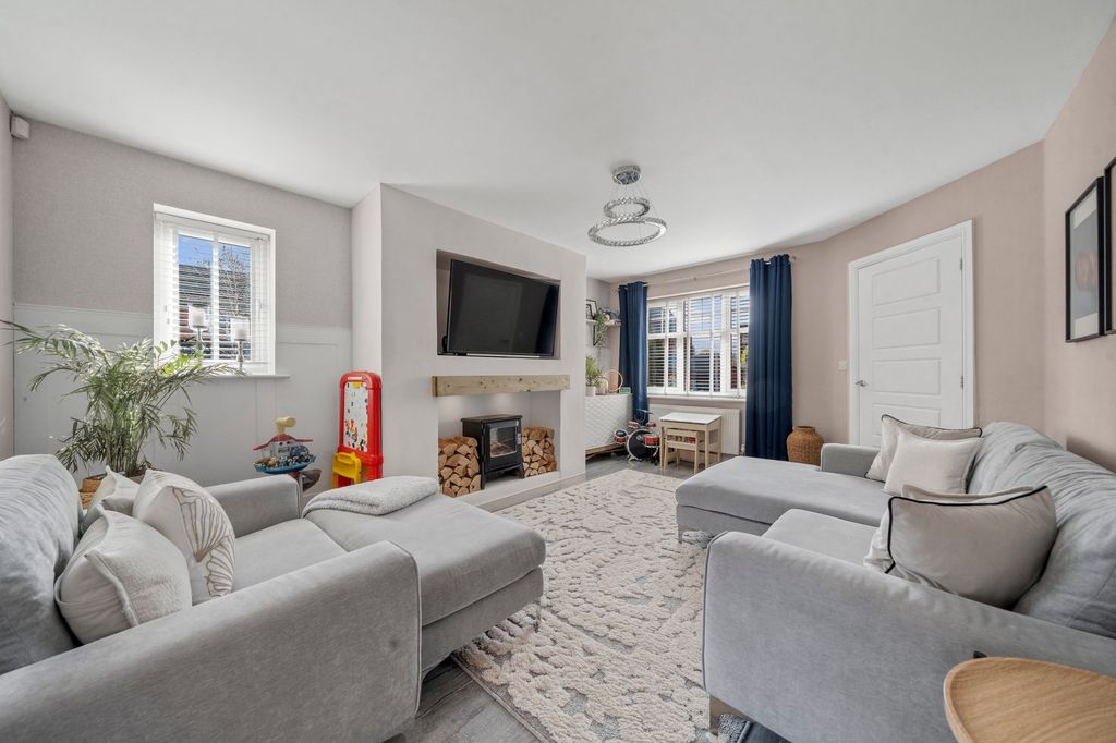 Property photo 2 of 21