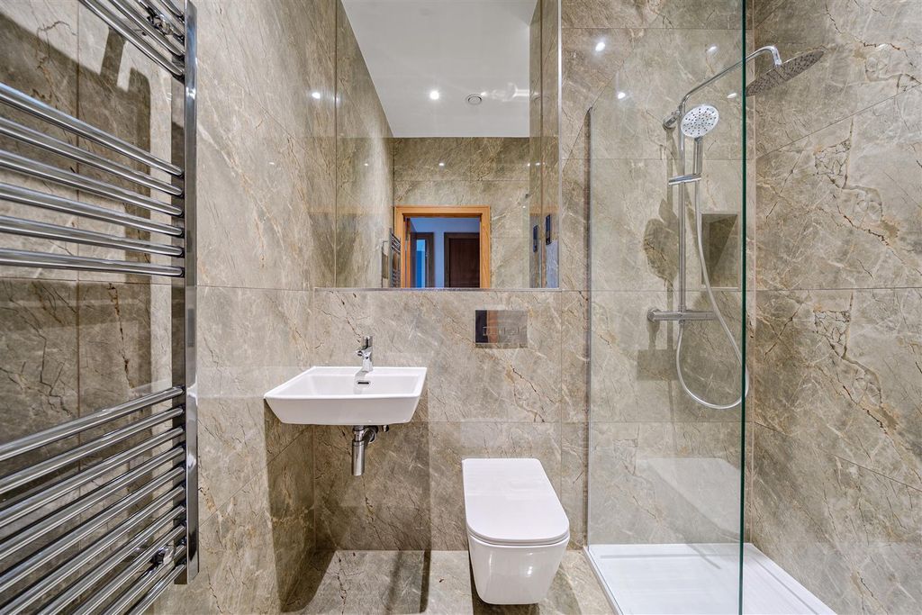 Property photo 3 of 25 1396527-21-6964Cbf50d17A.Jpg