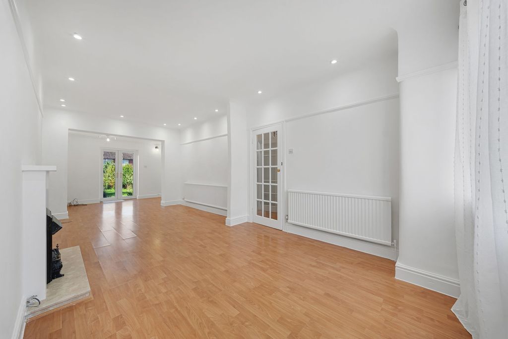 Property photo 3 of 24