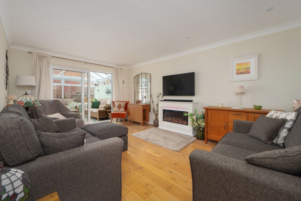 Property photo 3 of 18 Sitting Room