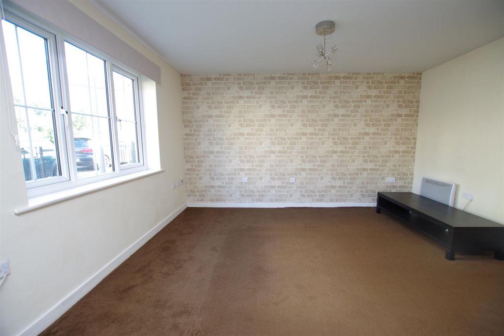 Property photo 2 of 8 Lounge