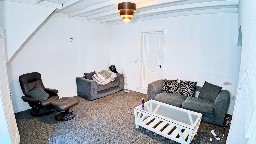 Property photo 2 of 11 Lounge