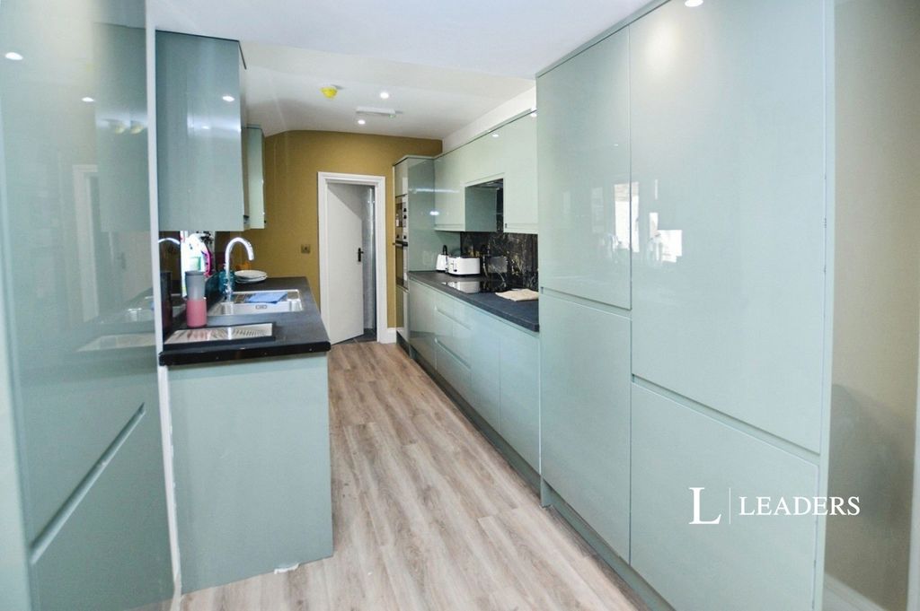 Property photo 3 of 6 Pbox-Img.Jpg