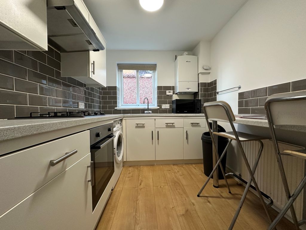 Property photo 3 of 7 Kitchen