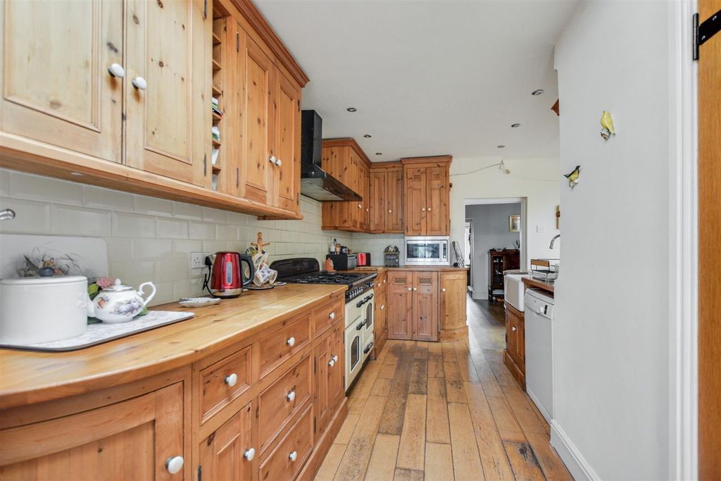 Property photo 3 of 38 Dining Kitchen