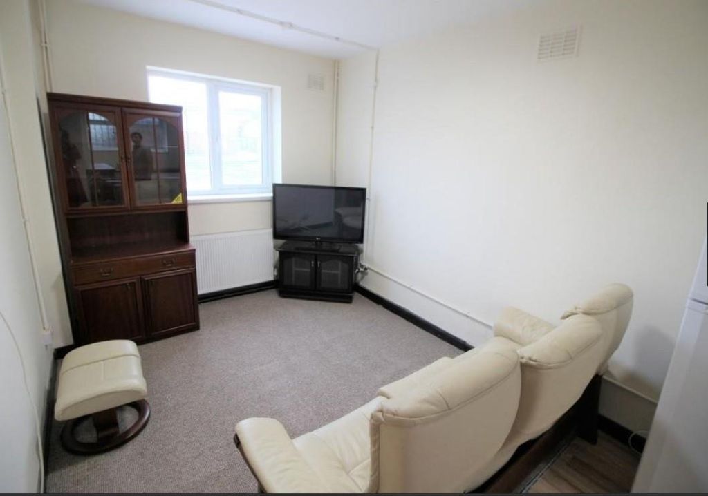 Property photo 3 of 9 2.Jpg