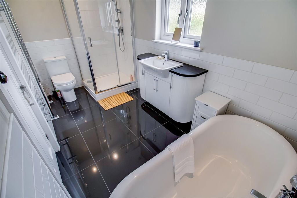 Property photo 3 of 20 Family Bathroom/W.C.
