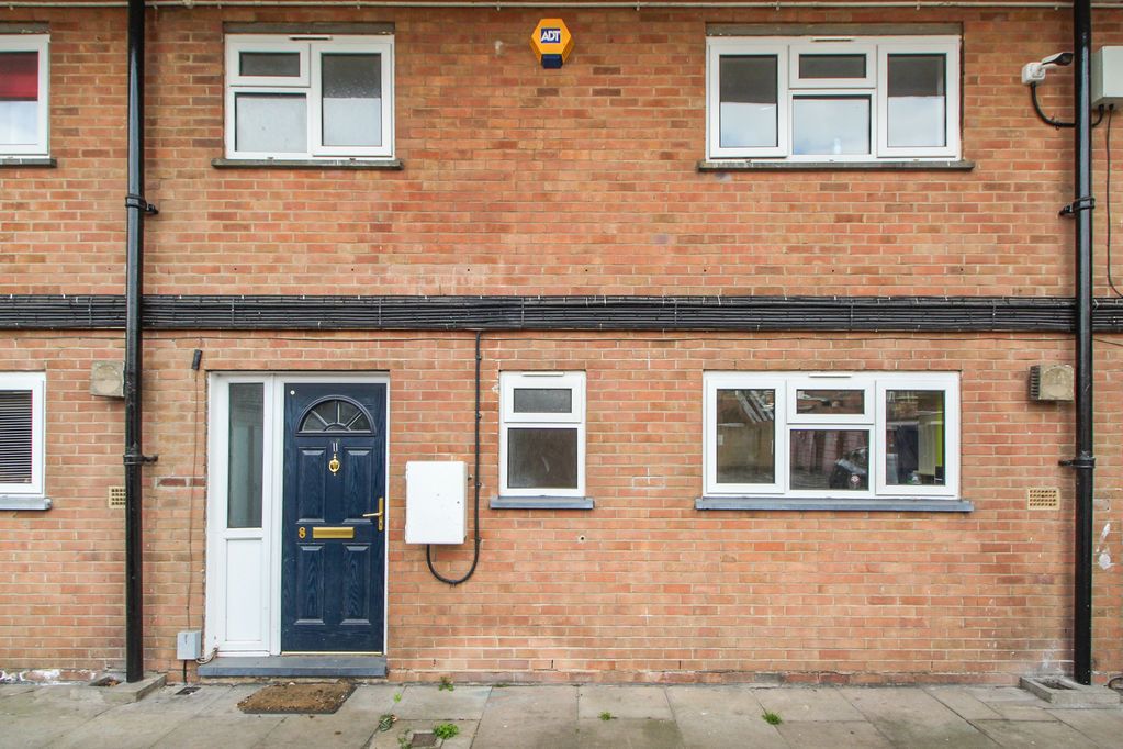 Property photo 1 of 10 Front