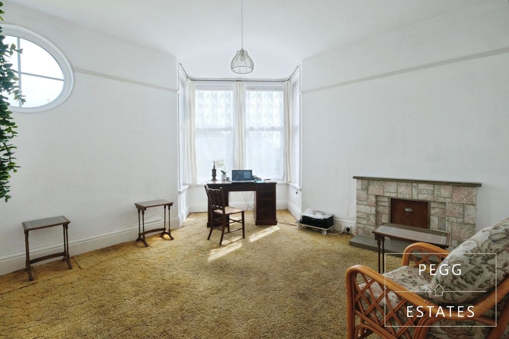 Property photo 3 of 35