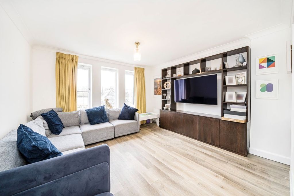 Property photo 3 of 10