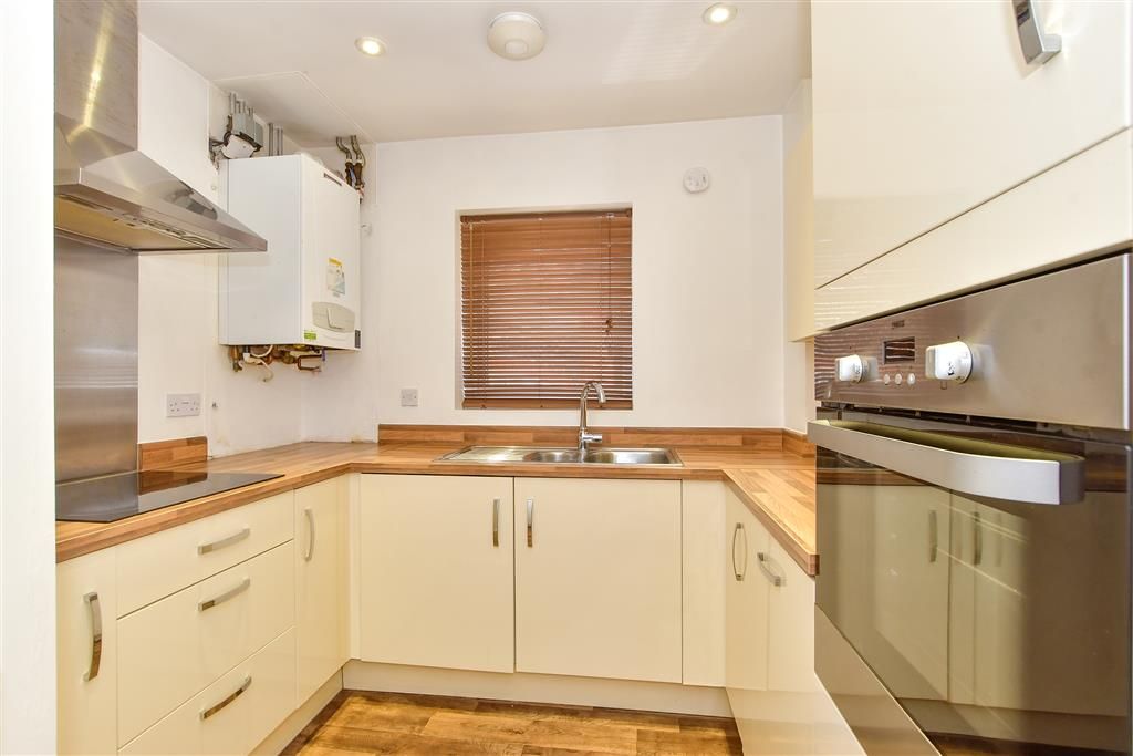 Property photo 2 of 7 Kitchen