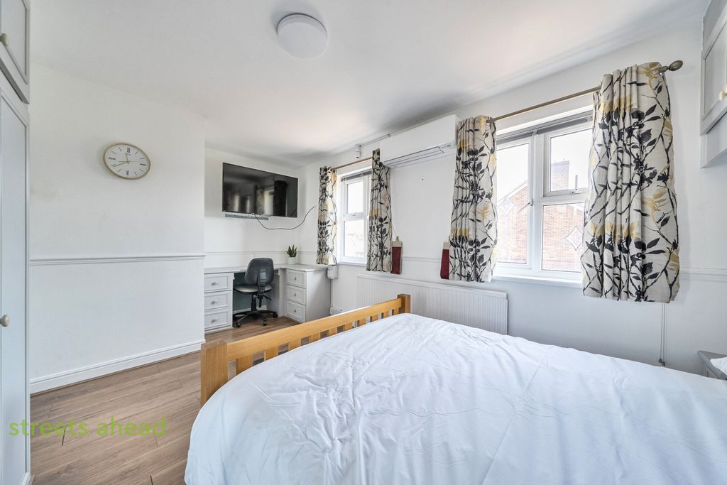 Property photo 2 of 15 038d54Ea-2826-4dc...