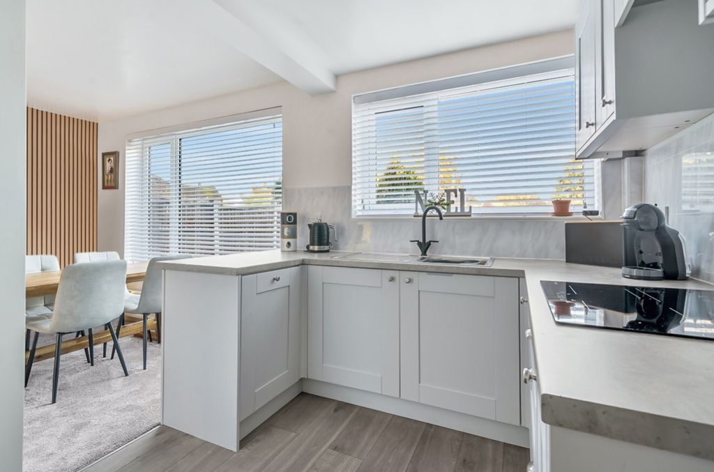 Property photo 3 of 15 Kitchenintodiningarea