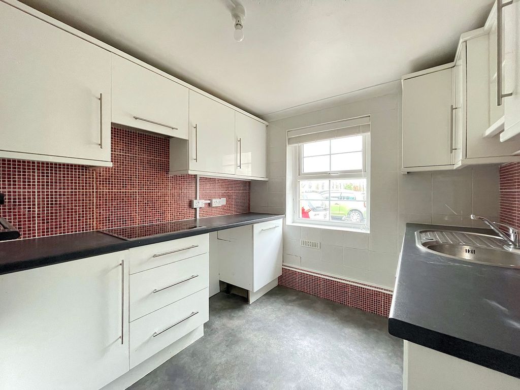 Property photo 3 of 14 Kitchen (1)