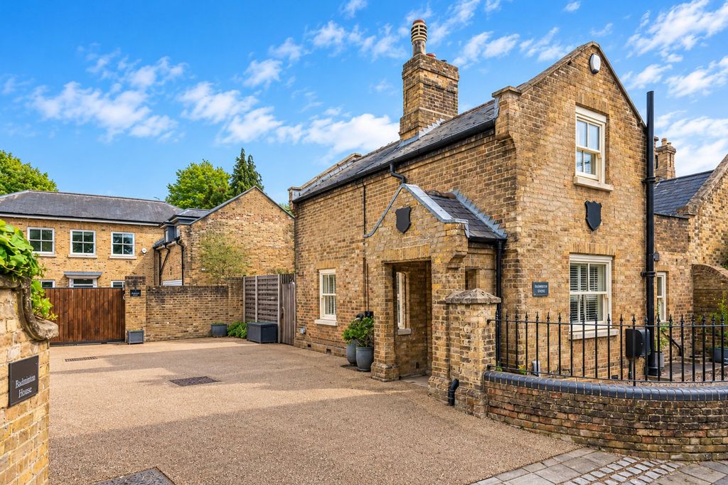 Property photo 1 of 32