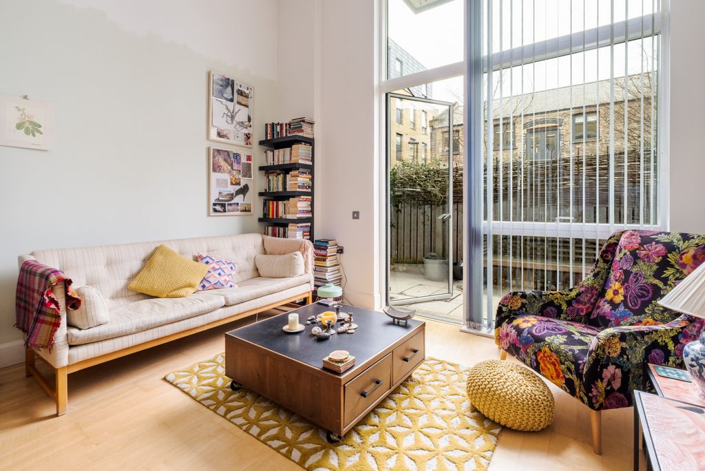 Property photo 1 of 17