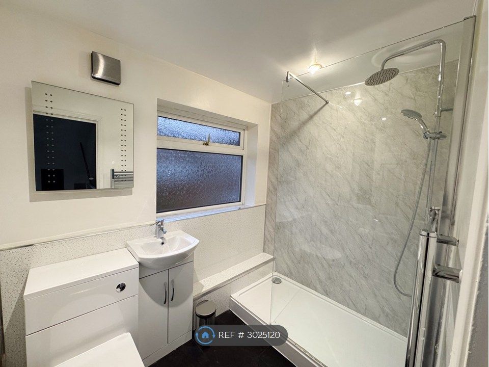 Property photo 2 of 6 Bathroom