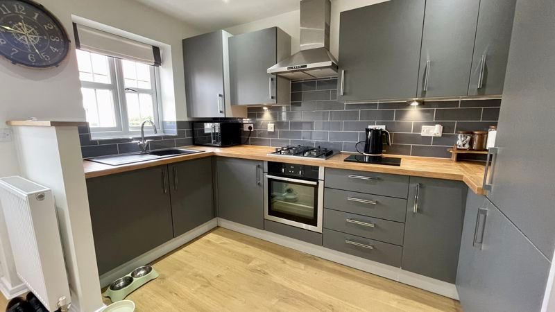 Property photo 3 of 12 Photo 4