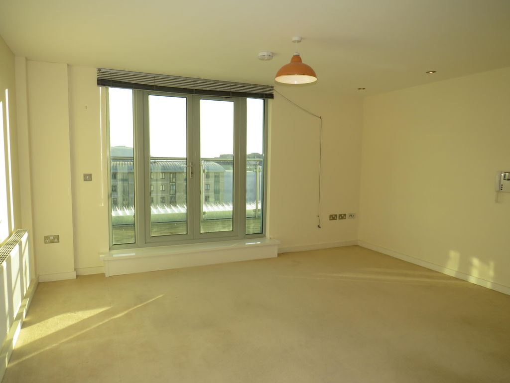Property photo 3 of 10 Living Room