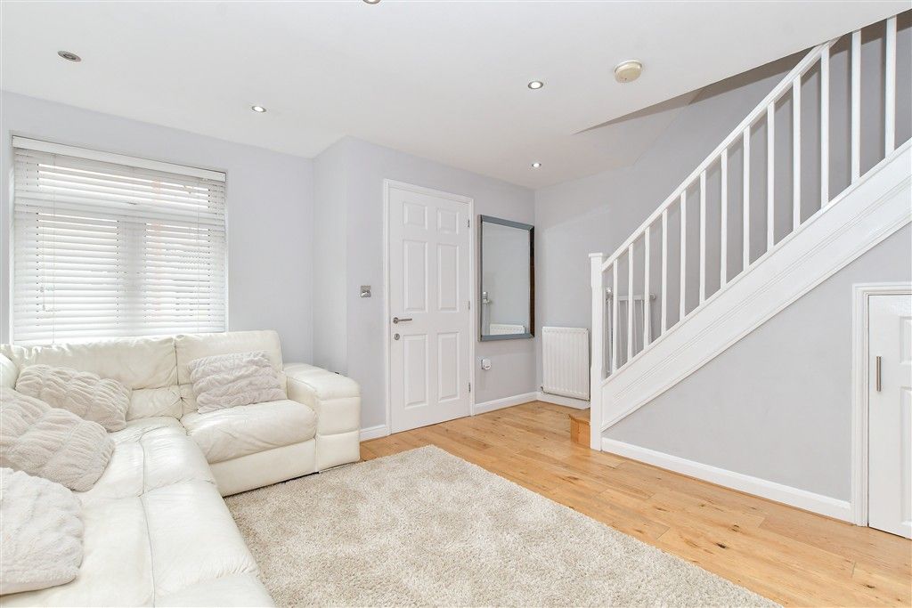 Property photo 3 of 10 Lounge