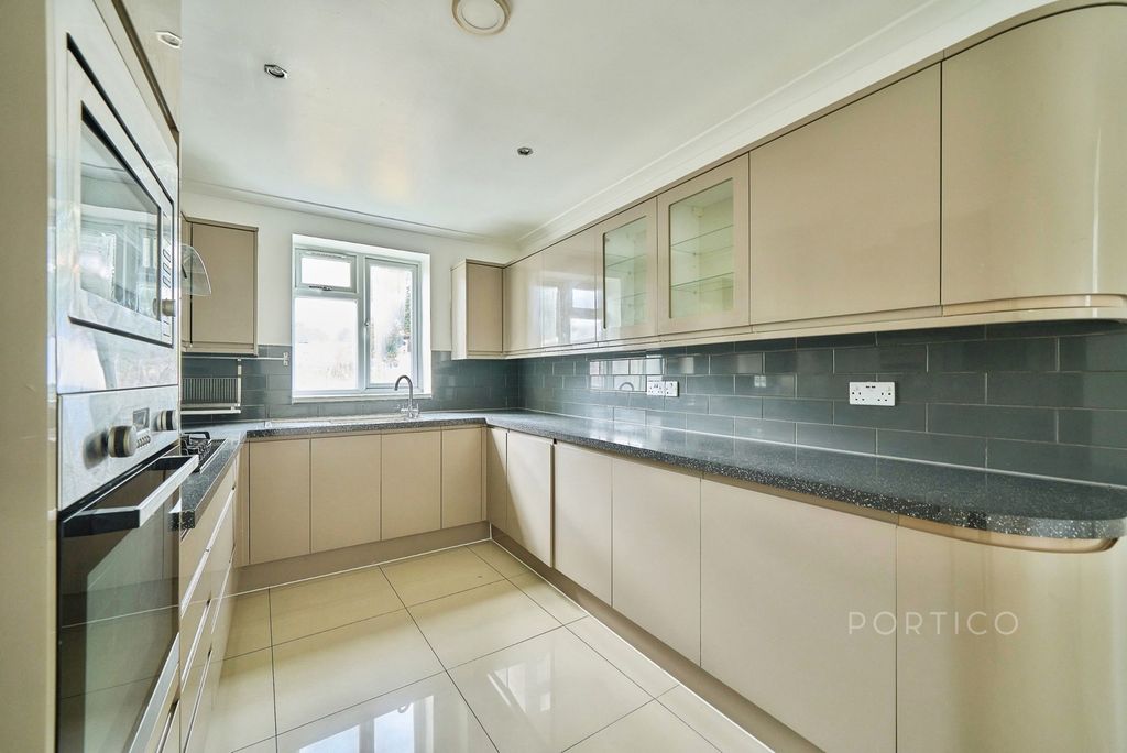 Property photo 1 of 24 Kitchen
