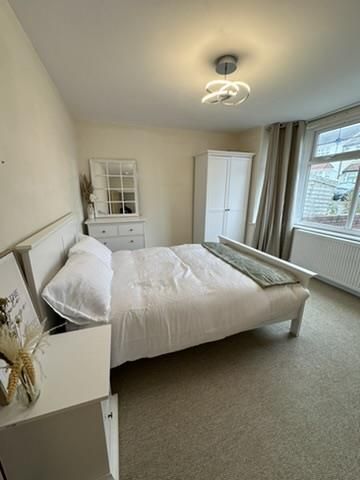 Property photo 3 of 6 Room 2_2 Oberon Ave