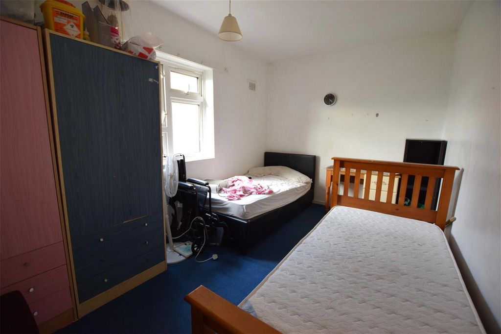 Property photo 3 of 7 Bedroom