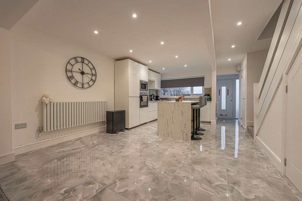 Property photo 3 of 32