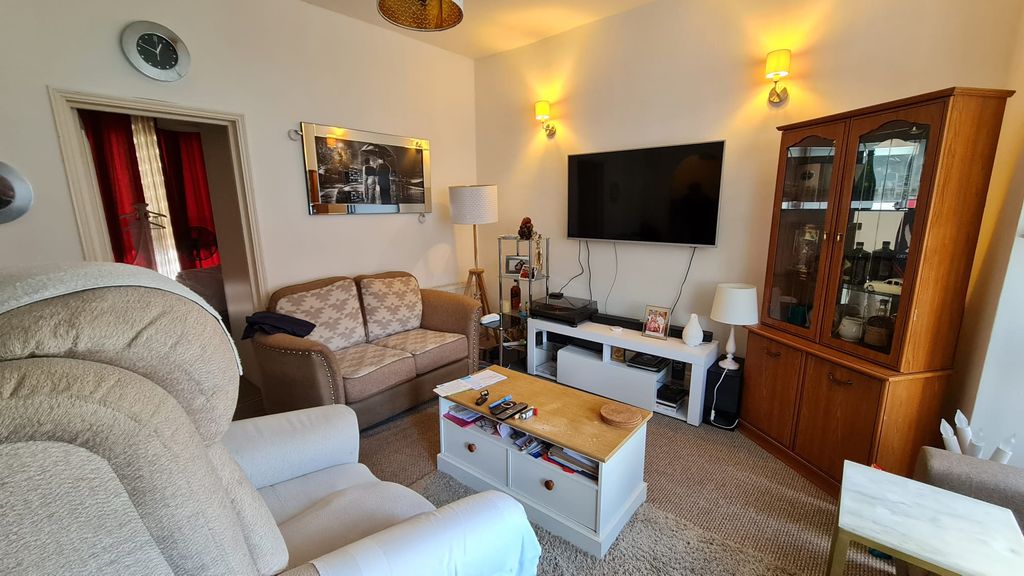Property photo 2 of 9