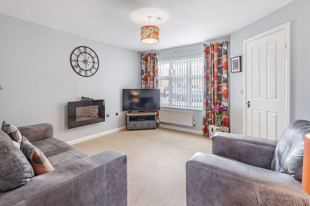 Property photo 2 of 22 Living Room