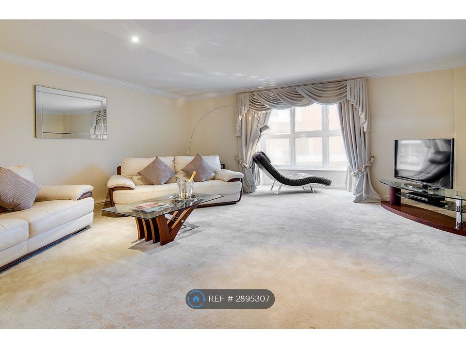 Property photo 2 of 33 Luxury In The Heart Of The City