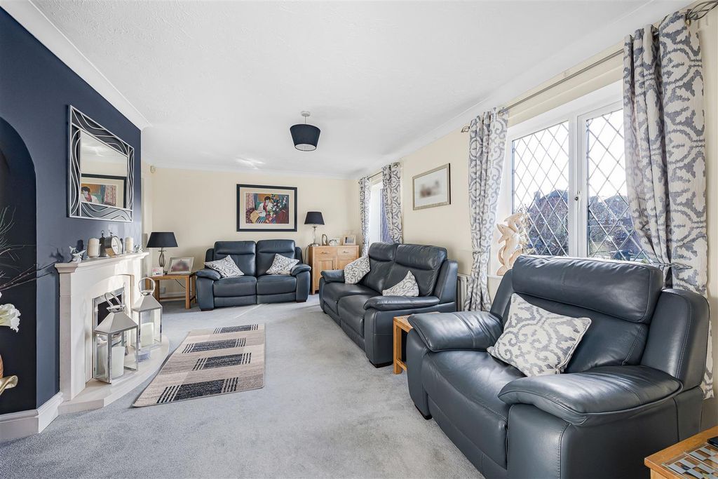 Property photo 2 of 31