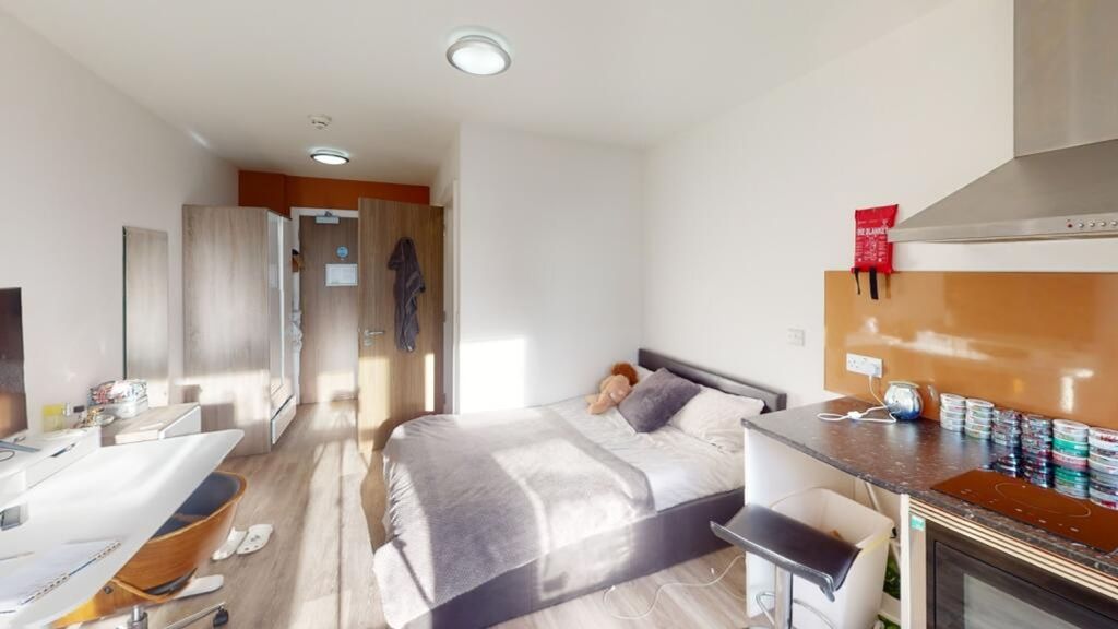 Property photo 2 of 4 A Bright And Inviting Double Bedroom Featuring A c...
