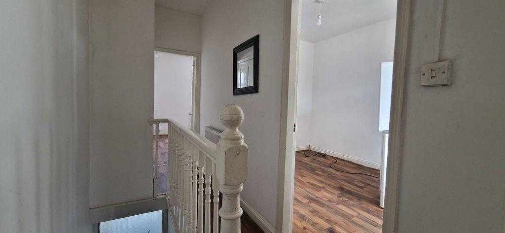 Property photo 2 of 8 Gallery