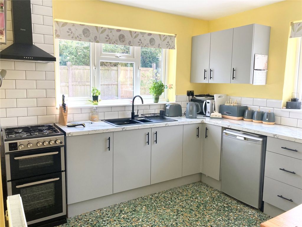 Property photo 2 of 21 Breakfast Kitchen