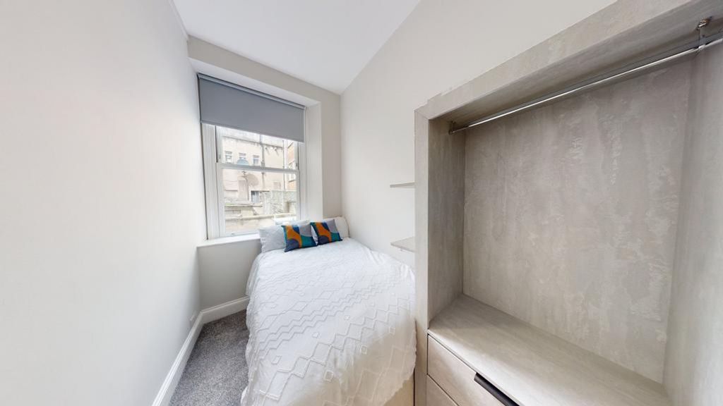 Property photo 2 of 18 A Bright And Tidy Single Bedroom With Modern Decor...