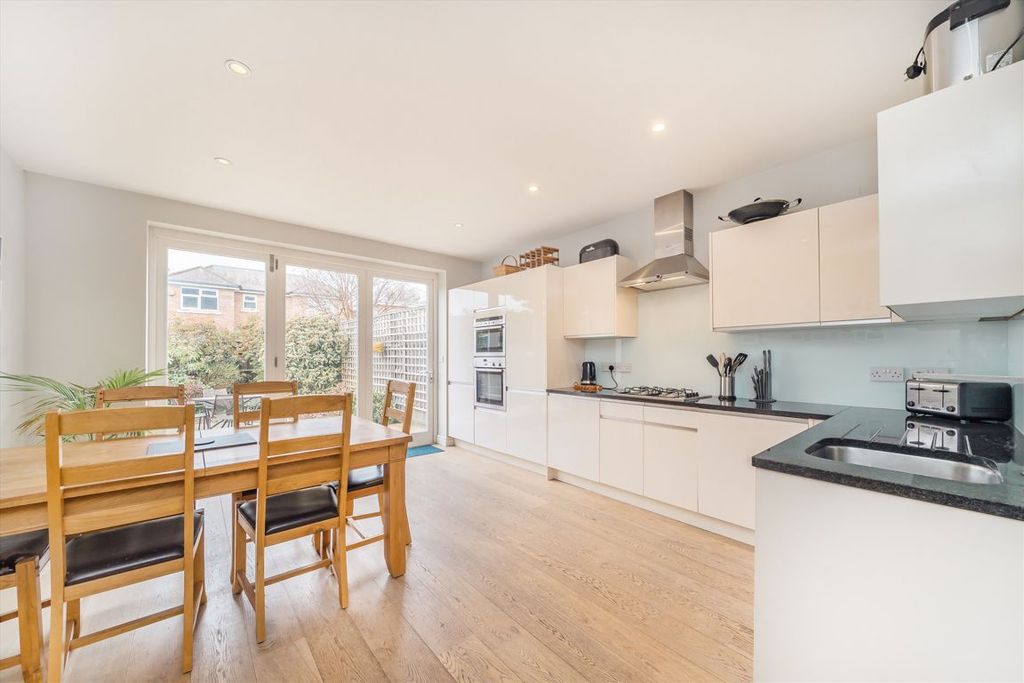 Property photo 3 of 7