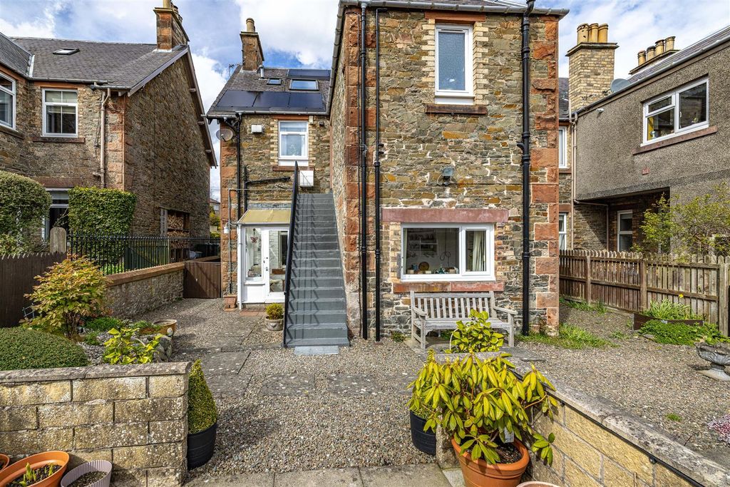 Property photo 3 of 26 5 Shawpark Road Selkirk 54.Jpg