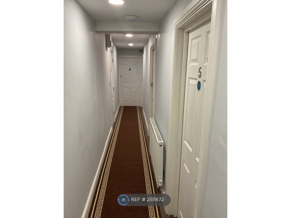 Property photo 3 of 11 Hallway