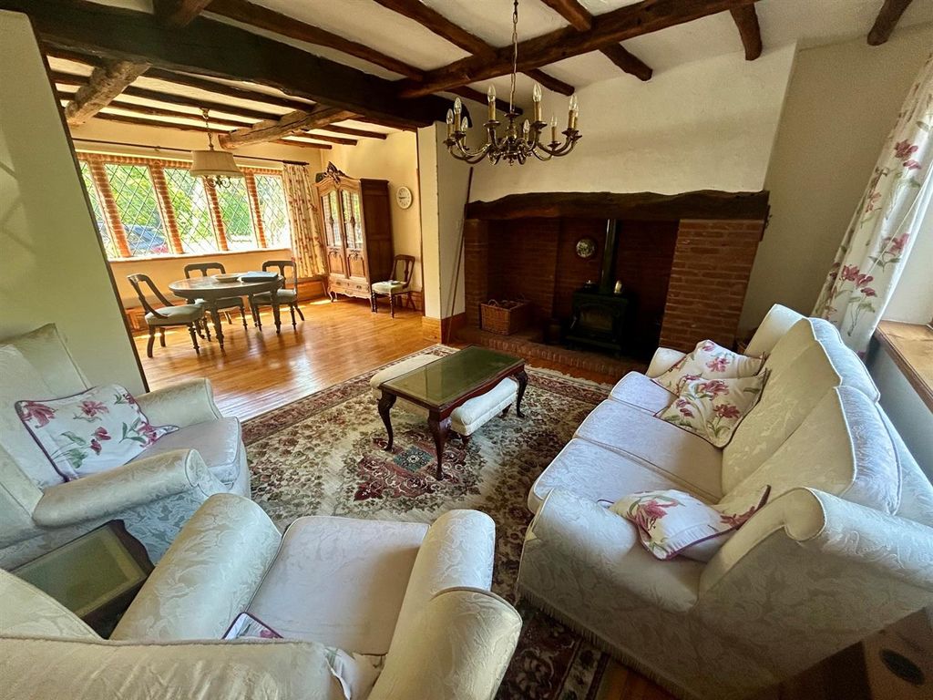 Property photo 3 of 10 Lounge Long.Jpg