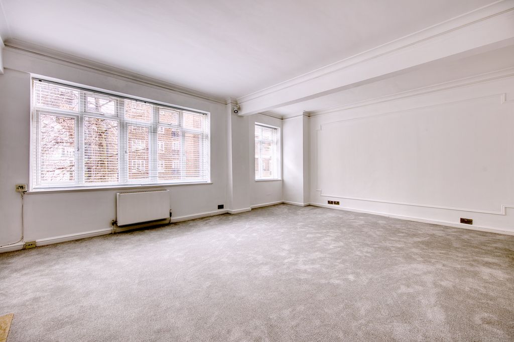 Property photo 3 of 20 Sitting Room 
