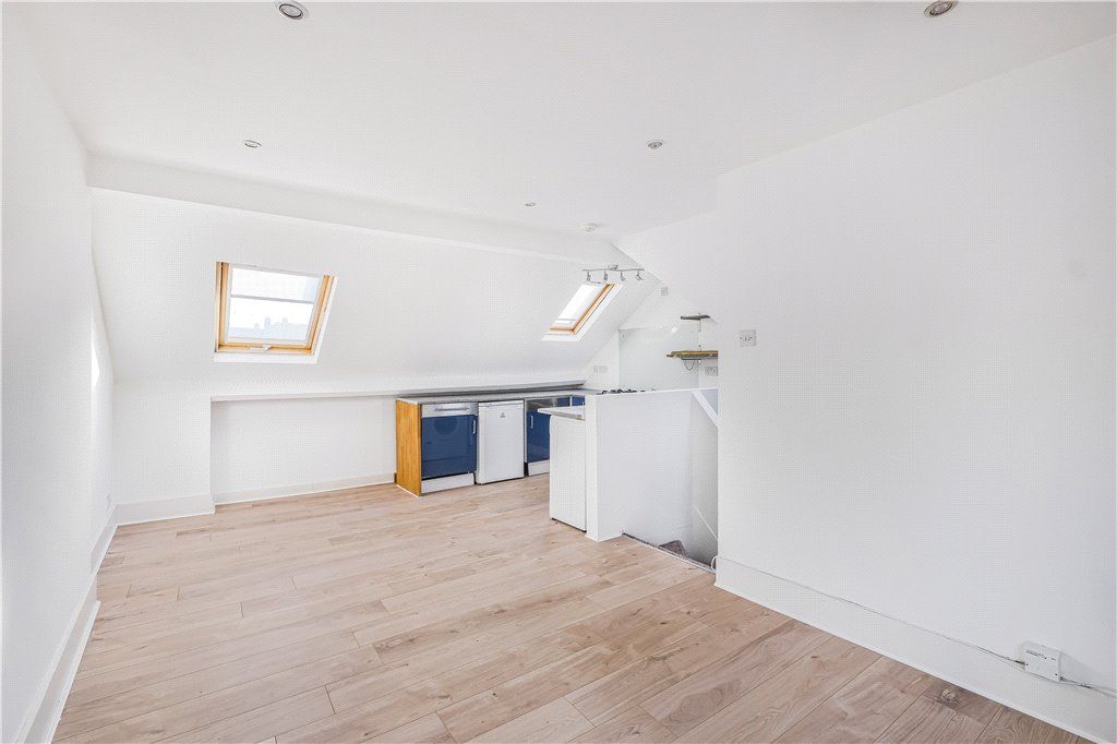 Property photo 2 of 8 Reception/Kitchen